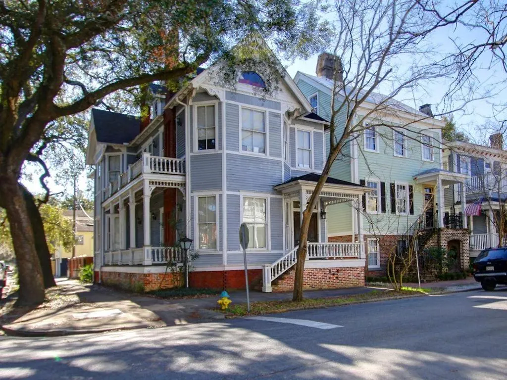 Big Blue House - Near Forsyth Park - Lower Unit Savannah