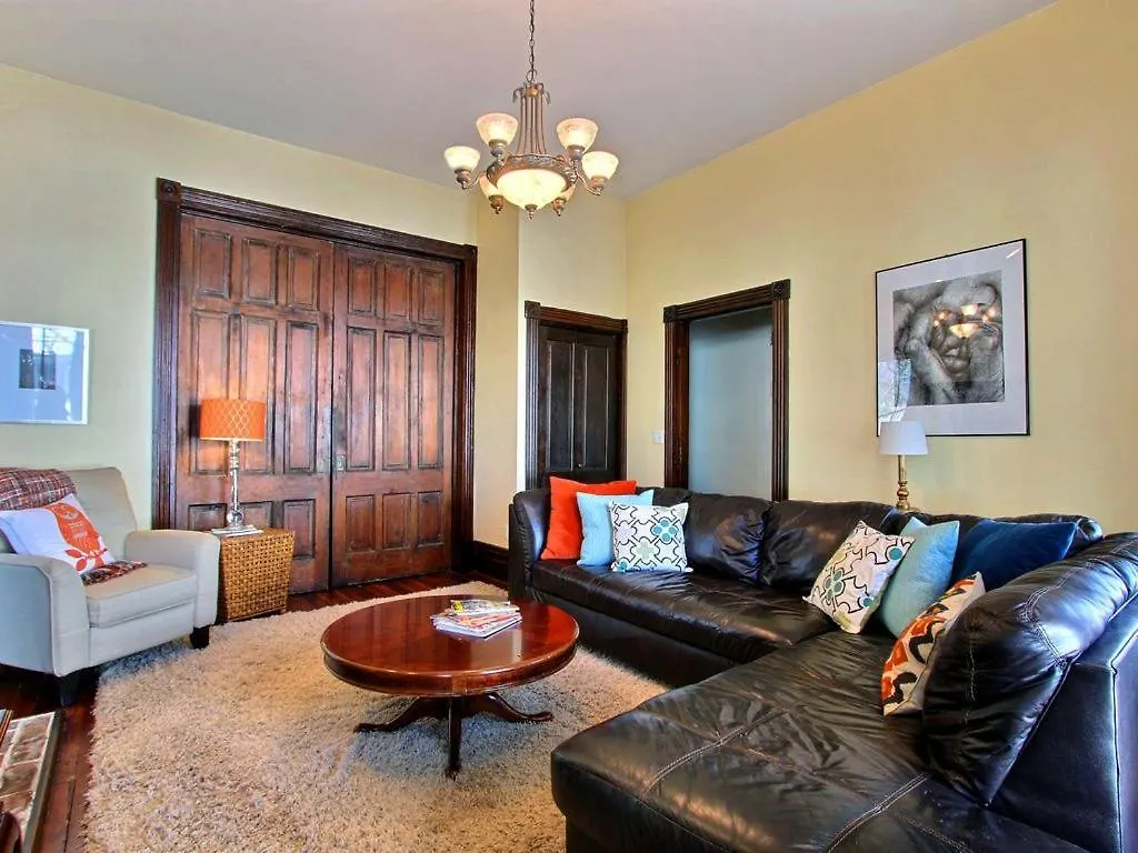 Casa de Férias Big Blue House - Near Forsyth Park - Lower Unit Savannah