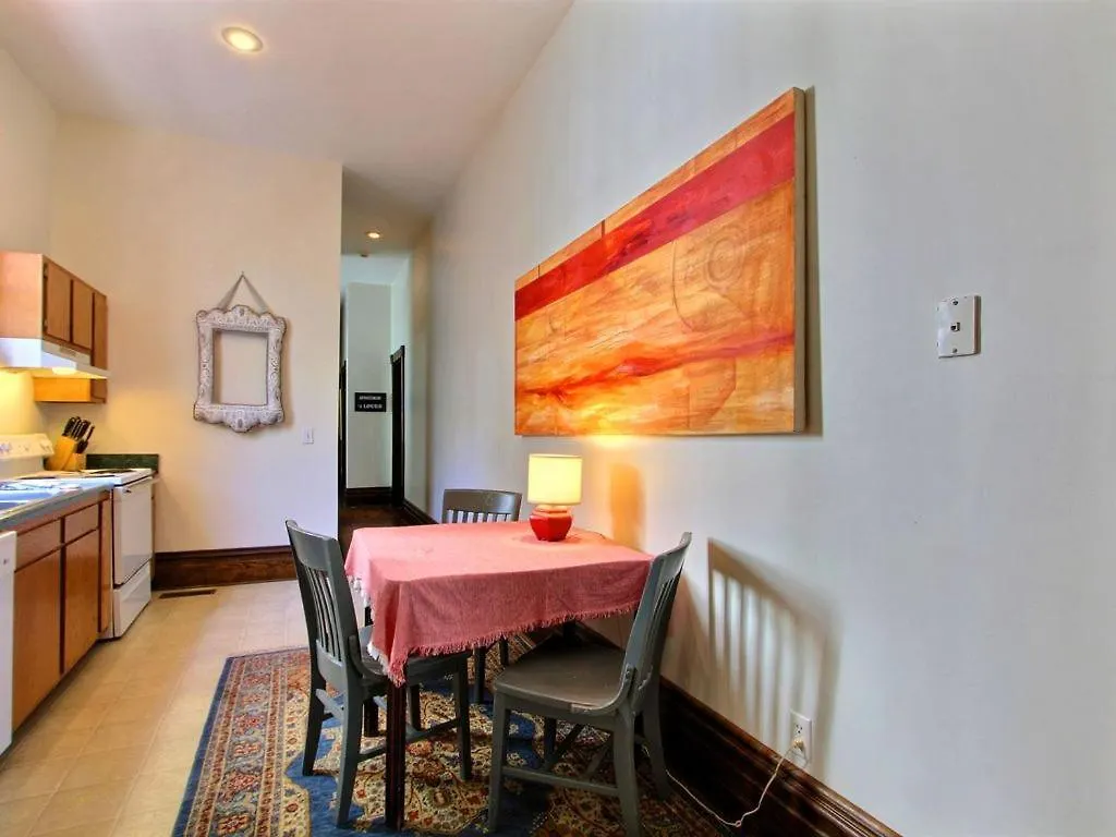 Big Blue House - Near Forsyth Park - Lower Unit Savannah