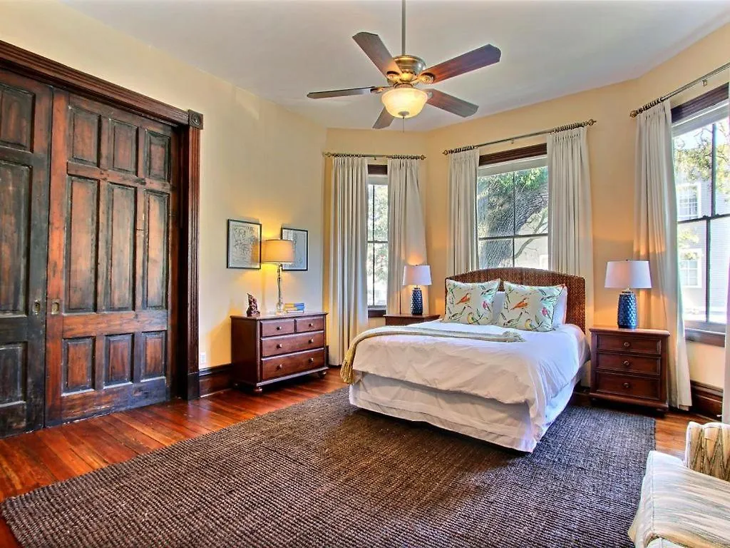 Big Blue House - Near Forsyth Park - Lower Unit Savannah Casa de Férias